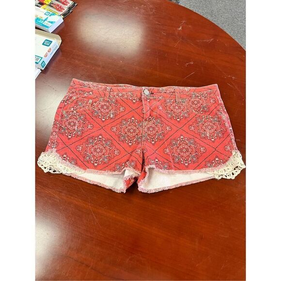 No Boundaries Red Hanky Code Bandana Pride Crochet Lace Trim Short Shorts sz 17 - Picture 1 of 6